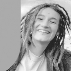 Portrait de Loren Fournier, l'artiste derrière la Carafe 2024